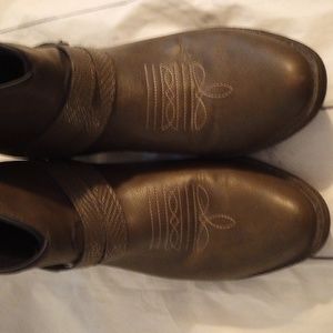 Dingo women's heeled booties